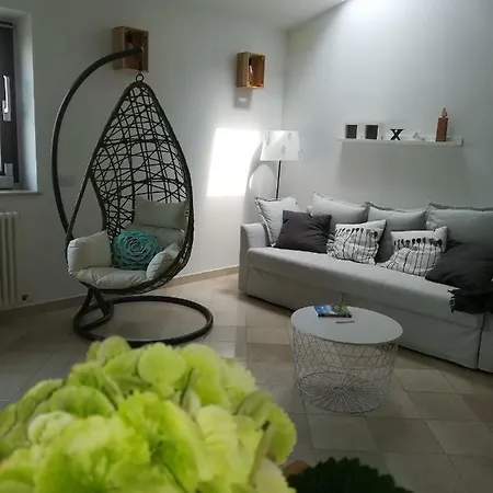 Casabella Casale Immerso Nel Verde بيت للعطل *